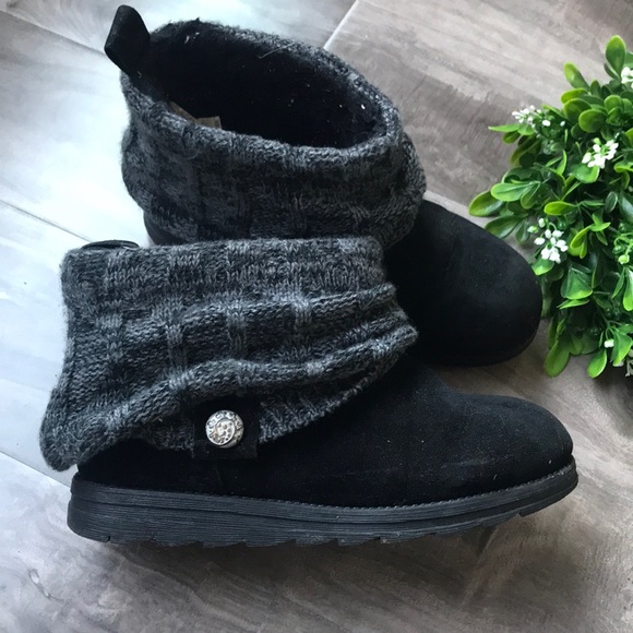 Muk Luks Shoes - MUK LUKS faux suede ankle boot in black EUC